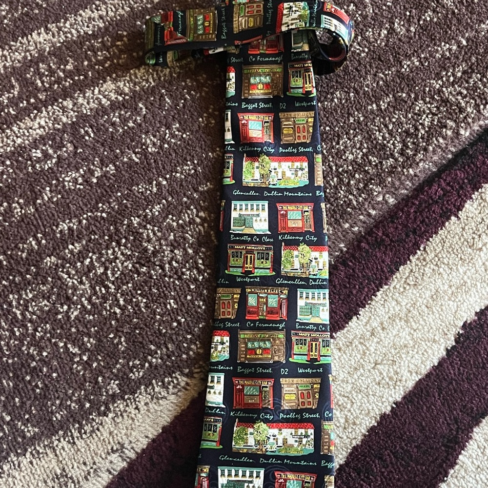 Pubs of Ireland Craft Toe 100% Silk All Over Print